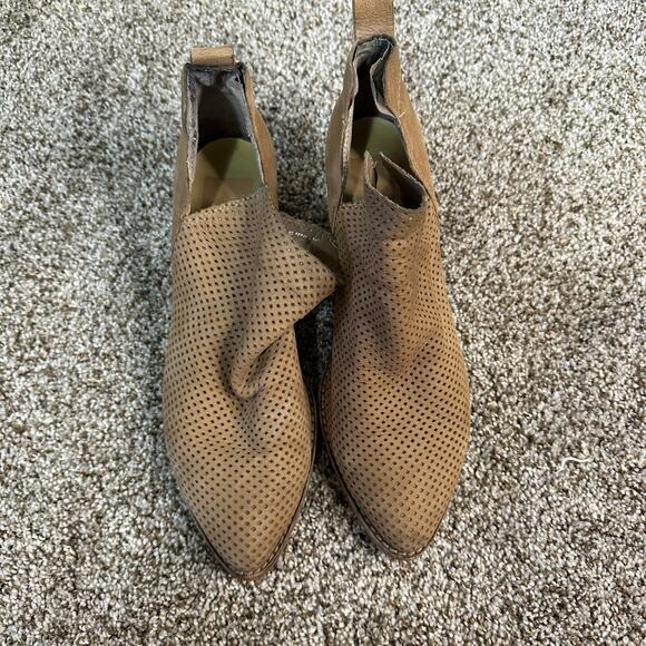 DOLCE VITA Women's Sonya Perforated Split Shaft Bootie Size 7 In Brown - Picture 8 of 8